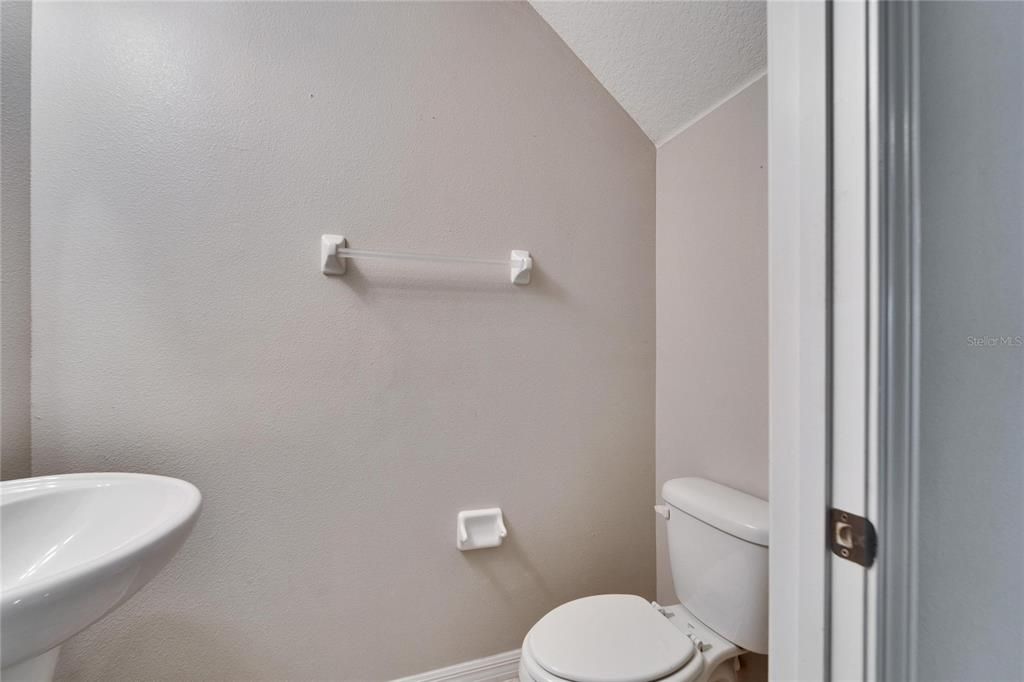 Active With Contract: $234,999 (2 beds, 2 baths, 1462 Square Feet)