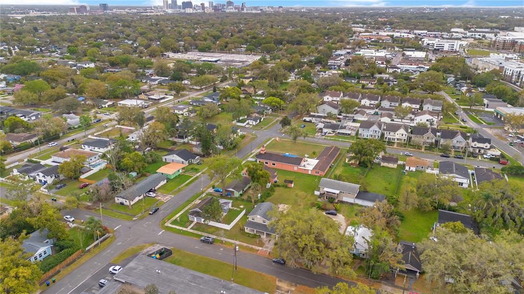 Activo con contrato: $399,000 (4 camas, 2 baños, 1664 Pies cuadrados)