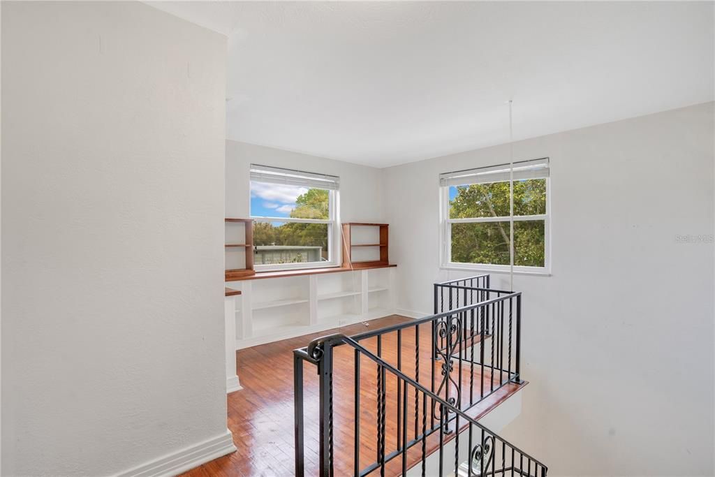 Activo con contrato: $399,000 (4 camas, 2 baños, 1664 Pies cuadrados)