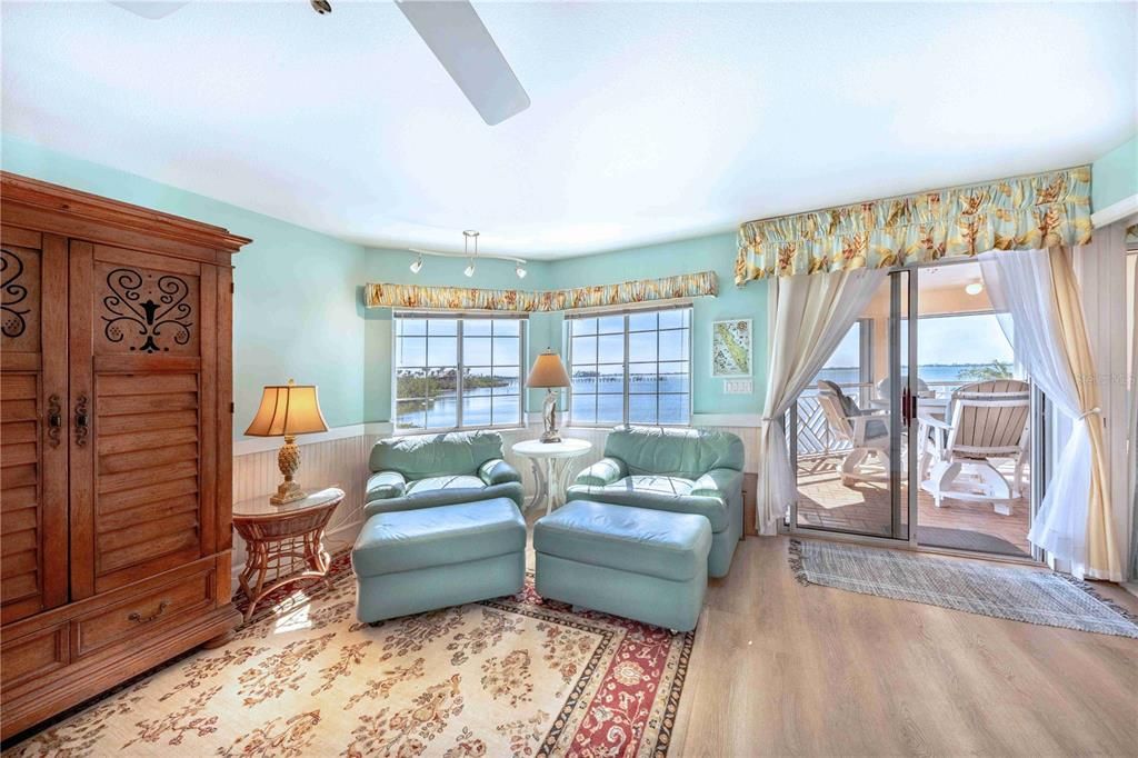 待售: $649,000 (2 贝兹, 2 浴室, 1287 平方英尺)