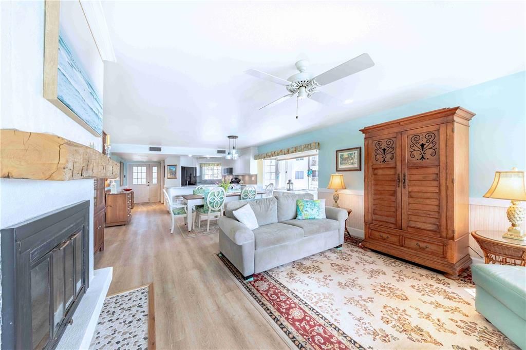 待售: $649,000 (2 贝兹, 2 浴室, 1287 平方英尺)