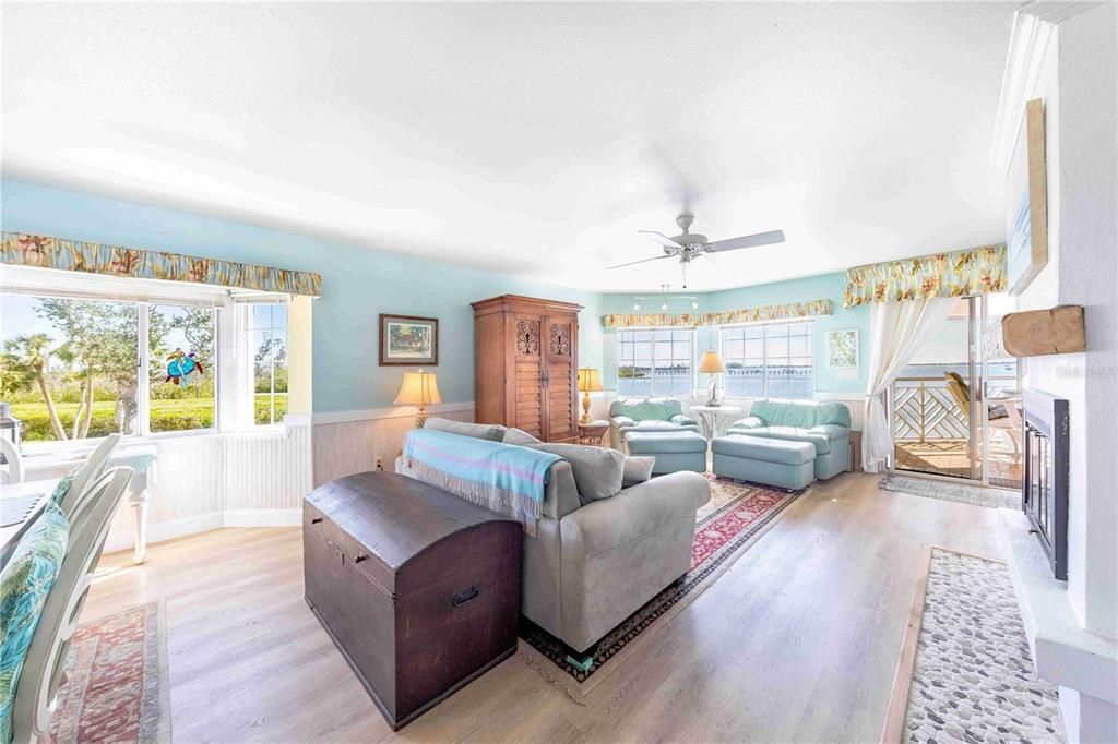 待售: $649,000 (2 贝兹, 2 浴室, 1287 平方英尺)