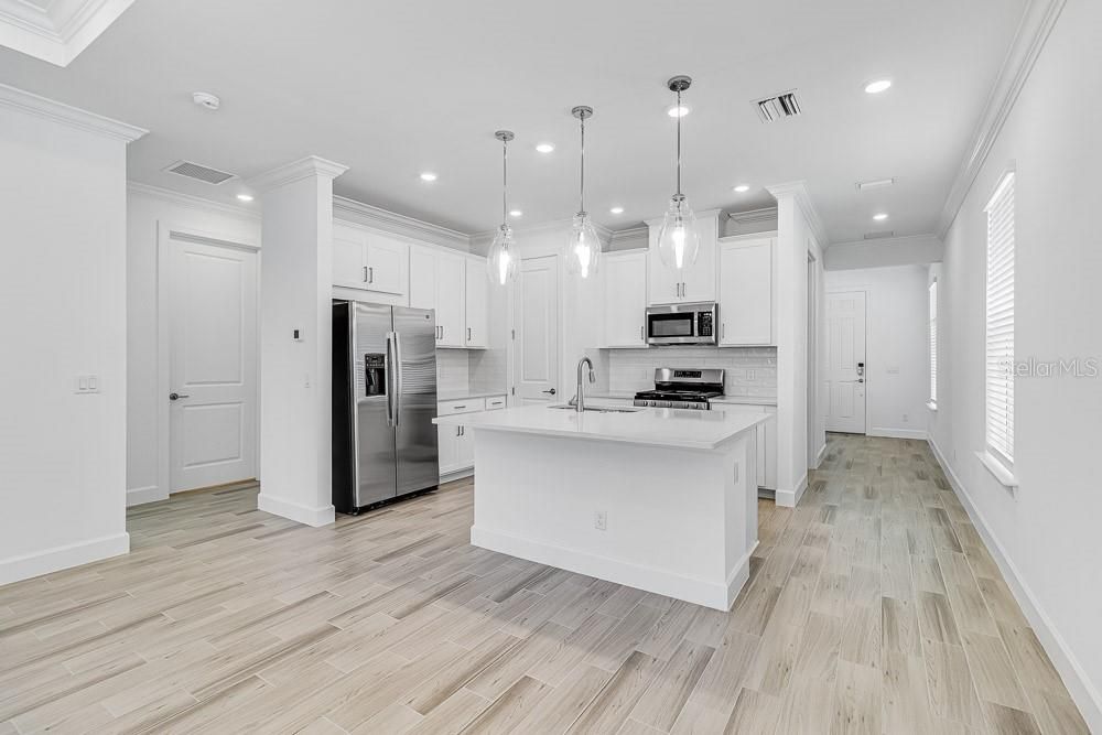 Activo con contrato: $383,645 (2 camas, 2 baños, 1723 Pies cuadrados)