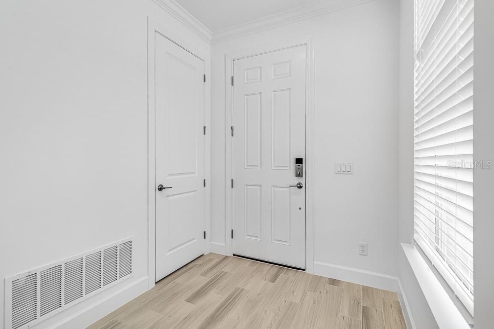 Activo con contrato: $383,645 (2 camas, 2 baños, 1723 Pies cuadrados)