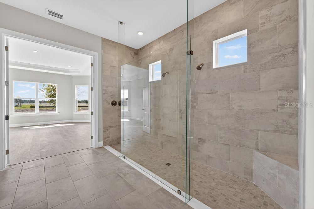 Activo con contrato: $664,990 (3 camas, 3 baños, 3004 Pies cuadrados)