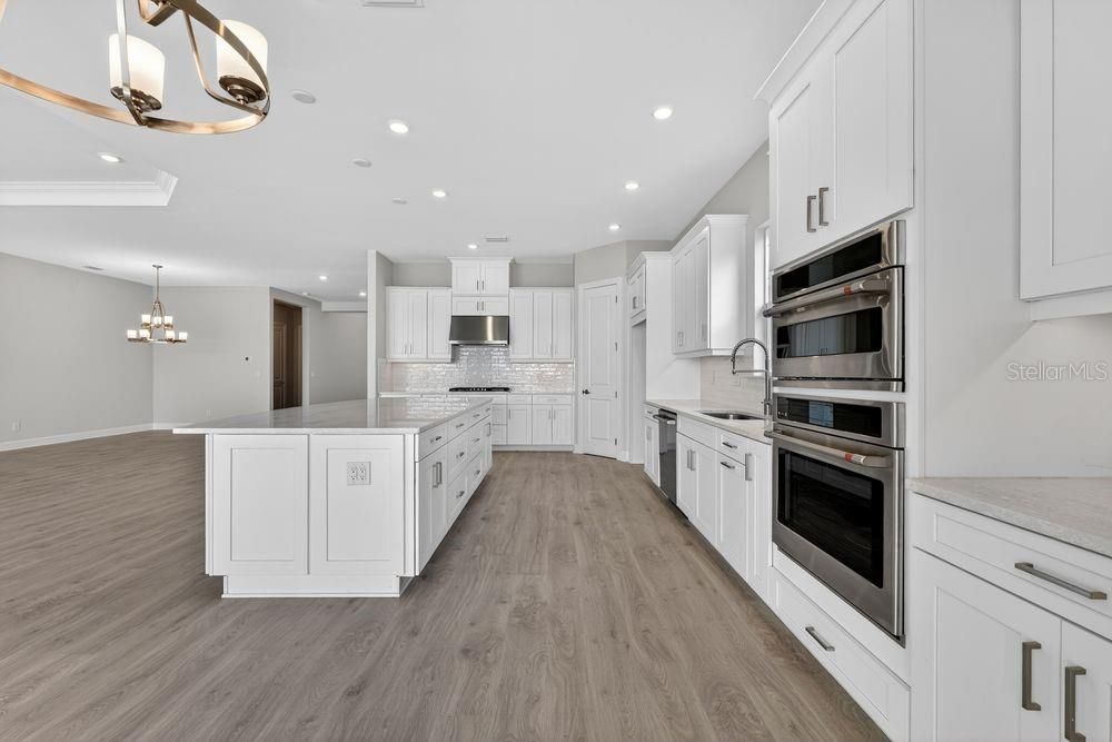 Activo con contrato: $664,990 (3 camas, 3 baños, 3004 Pies cuadrados)