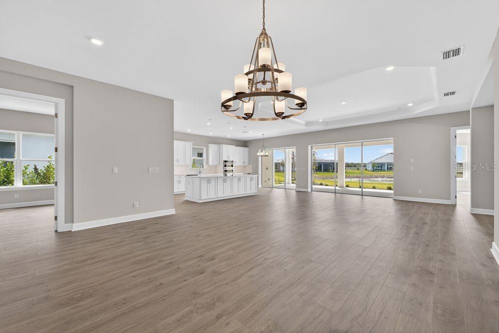 Activo con contrato: $664,990 (3 camas, 3 baños, 3004 Pies cuadrados)