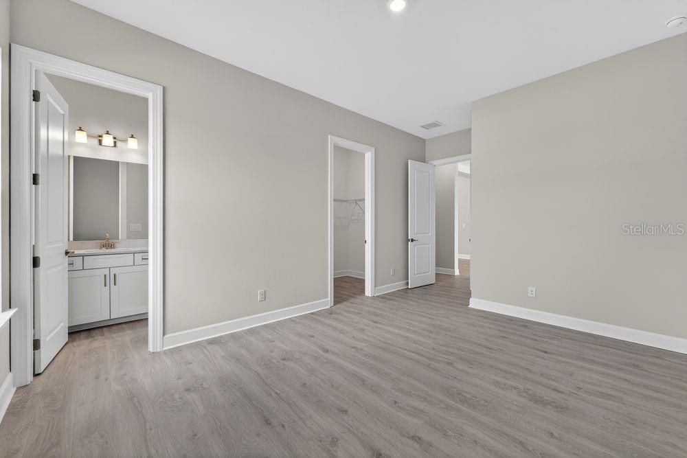 Activo con contrato: $664,990 (3 camas, 3 baños, 3004 Pies cuadrados)