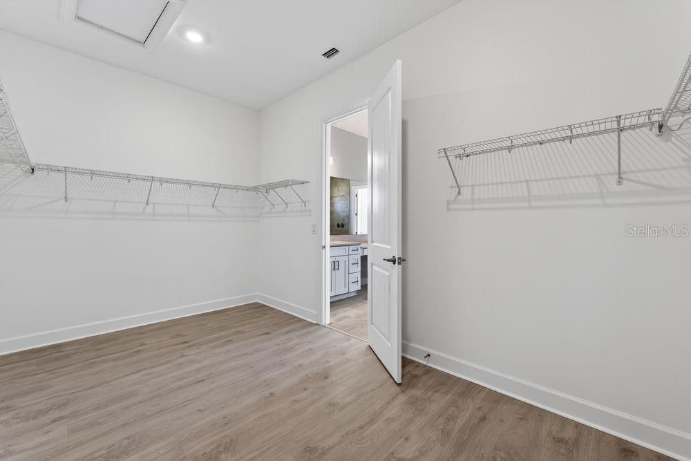 Activo con contrato: $664,990 (3 camas, 3 baños, 3004 Pies cuadrados)