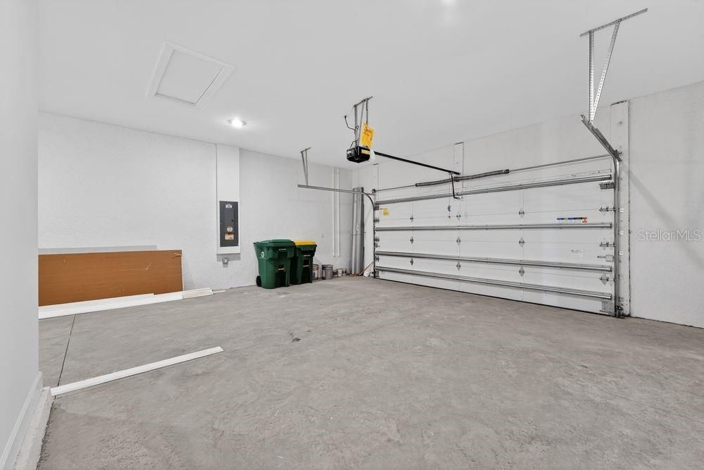 Activo con contrato: $664,990 (3 camas, 3 baños, 3004 Pies cuadrados)