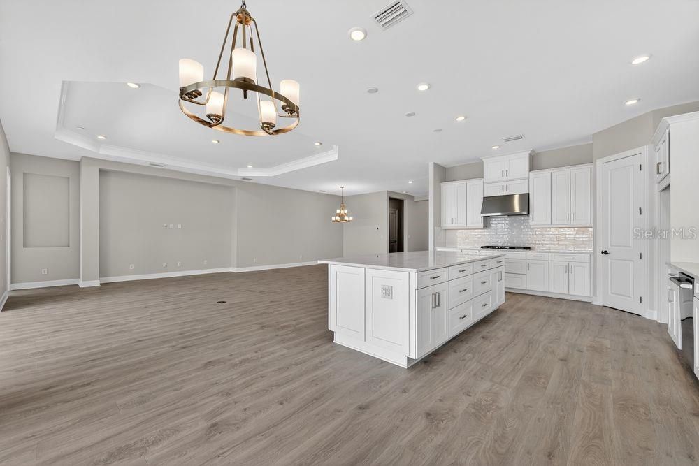 Activo con contrato: $664,990 (3 camas, 3 baños, 3004 Pies cuadrados)