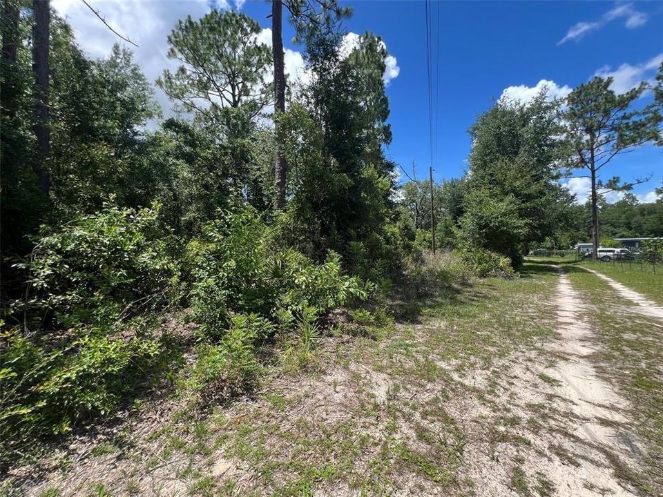 На продажу: $28,000 (0.96 acres)