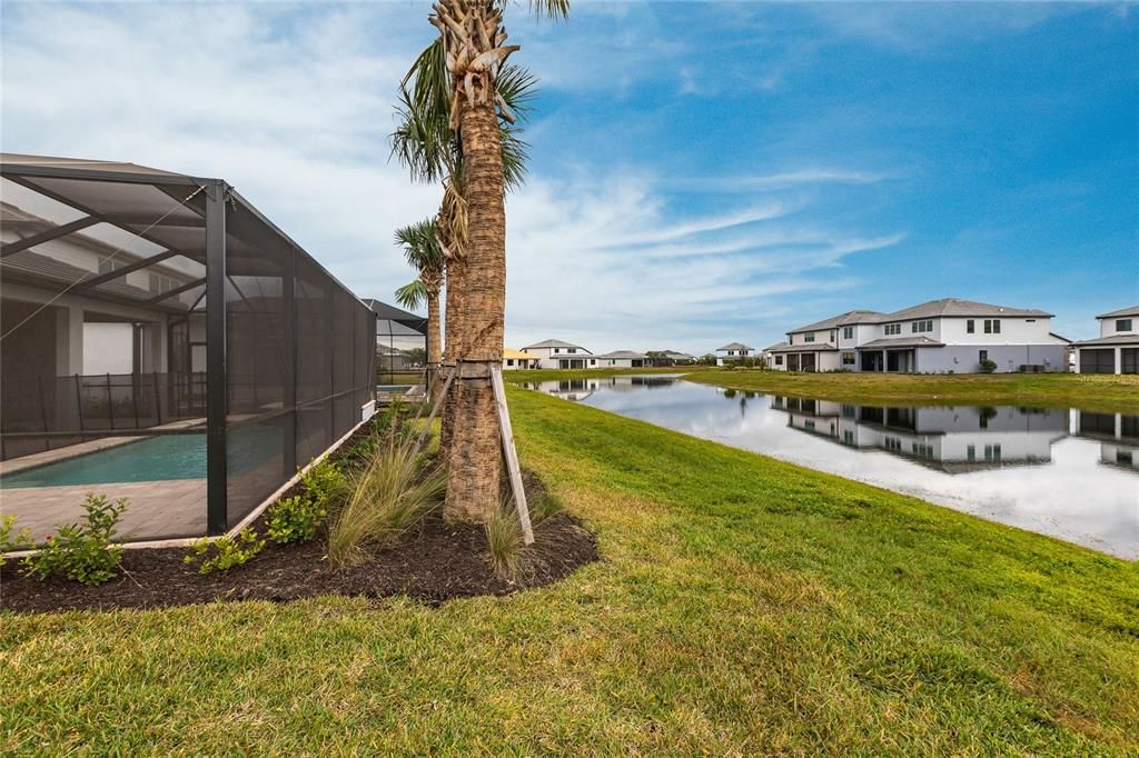 合同活跃: $4,200 (3 贝兹, 3 浴室, 2100 平方英尺)