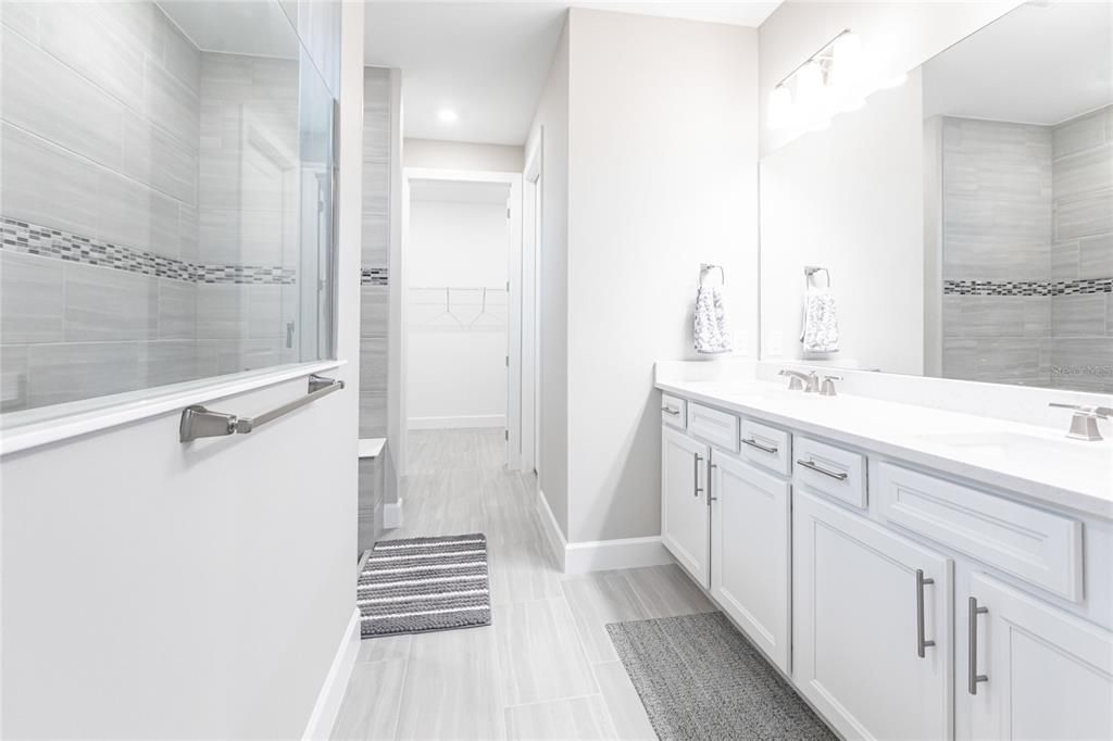 合同活跃: $4,200 (3 贝兹, 3 浴室, 2100 平方英尺)