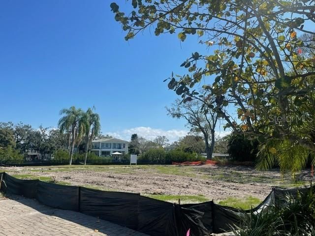 最近售出: $3,300,000 (0.34 acres)