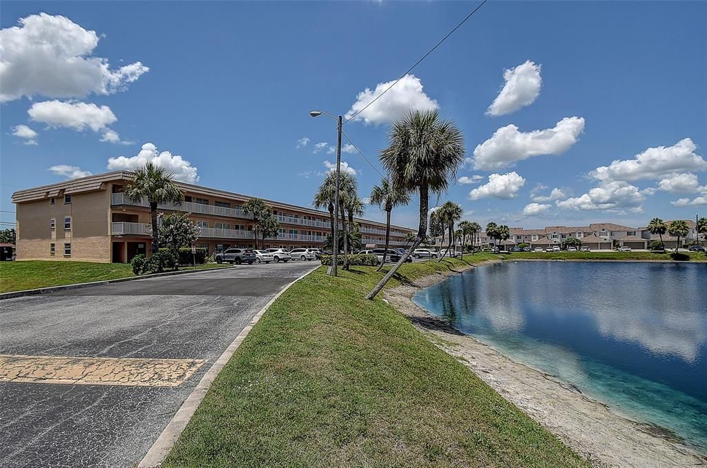 For Sale: $124,000 (1 beds, 1 baths, 870 Square Feet)