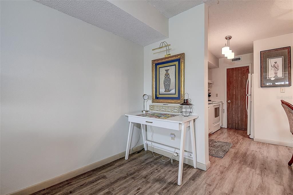 For Sale: $124,000 (1 beds, 1 baths, 870 Square Feet)