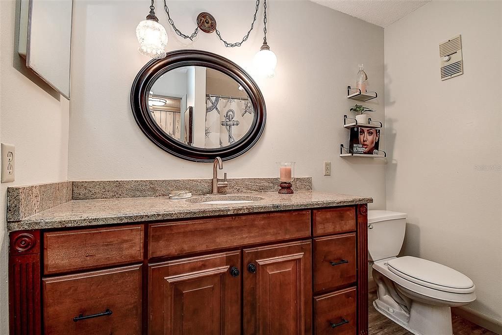 For Sale: $124,000 (1 beds, 1 baths, 870 Square Feet)