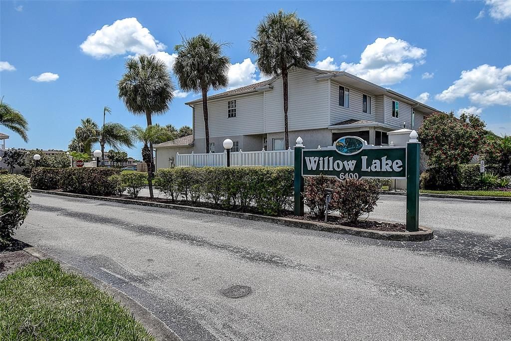 For Sale: $124,000 (1 beds, 1 baths, 870 Square Feet)