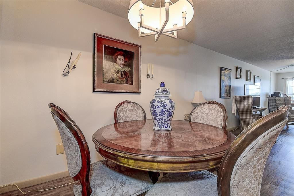 For Sale: $124,000 (1 beds, 1 baths, 870 Square Feet)