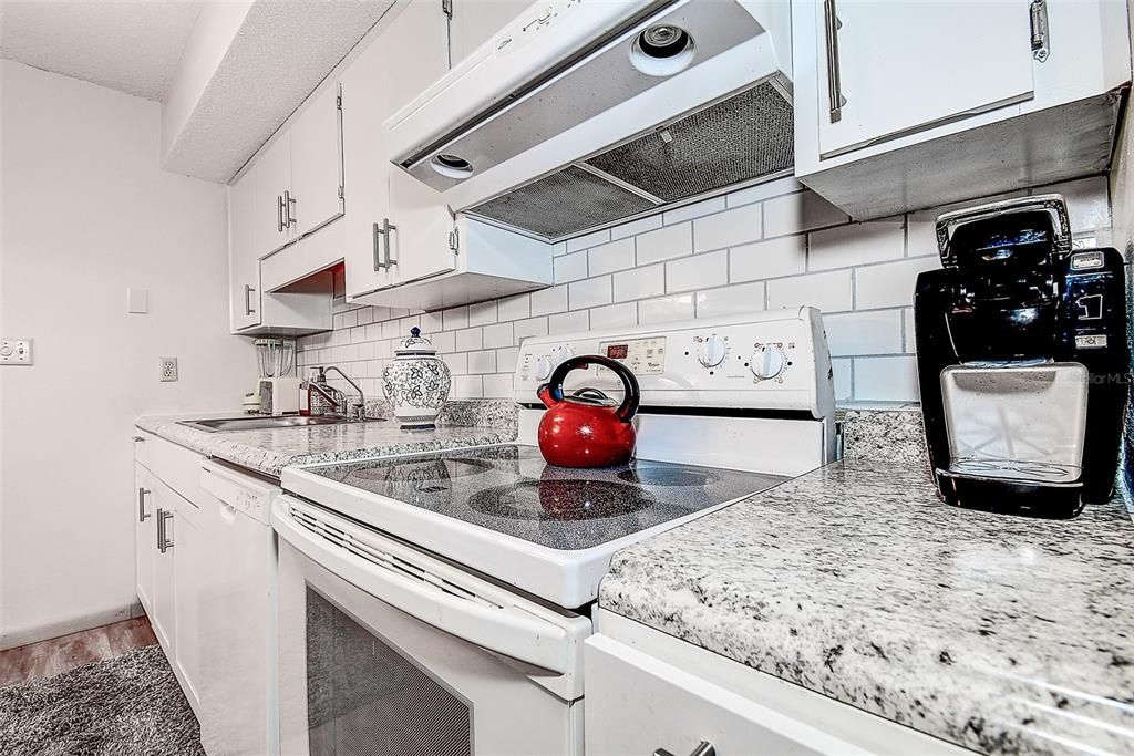 For Sale: $124,000 (1 beds, 1 baths, 870 Square Feet)