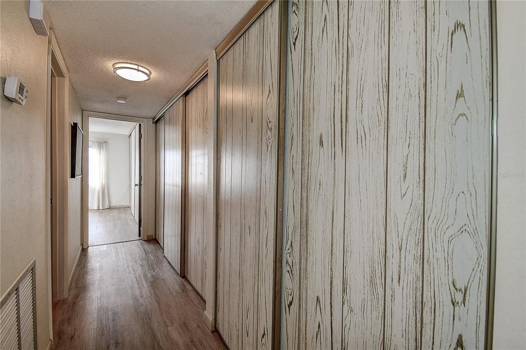 For Sale: $124,000 (1 beds, 1 baths, 870 Square Feet)