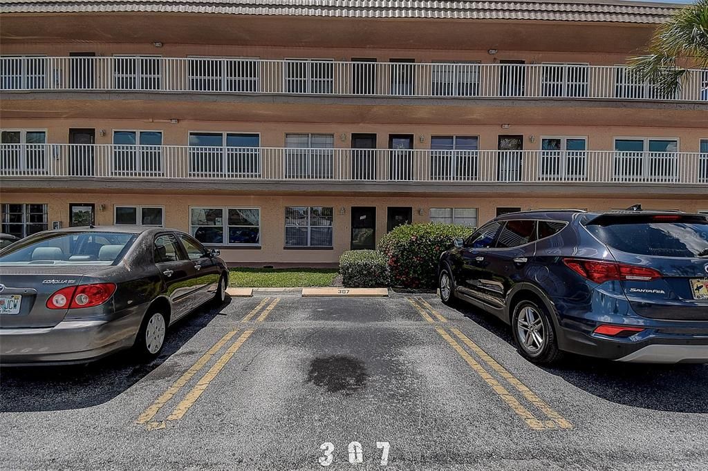 For Sale: $124,000 (1 beds, 1 baths, 870 Square Feet)