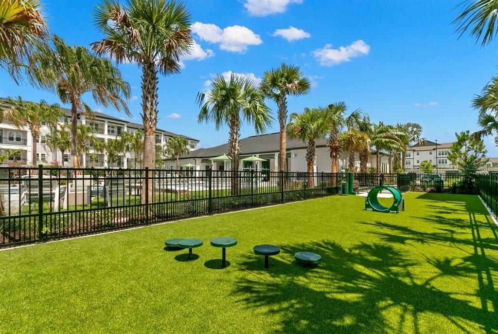 For Rent: $1,356 (1 beds, 1 baths, 807 Square Feet)