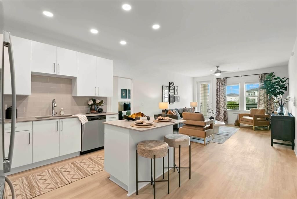 For Rent: $1,356 (1 beds, 1 baths, 807 Square Feet)