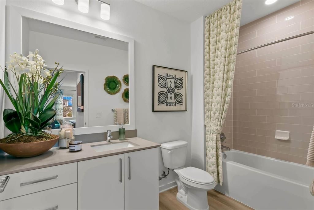 For Rent: $1,356 (1 beds, 1 baths, 807 Square Feet)