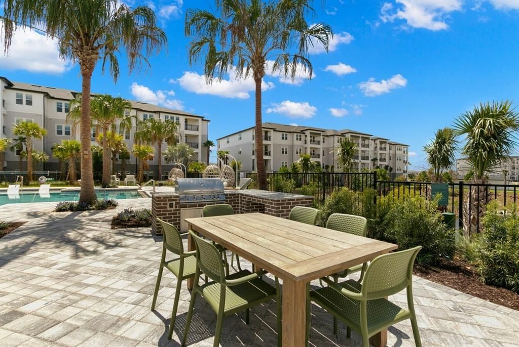 For Rent: $1,356 (1 beds, 1 baths, 807 Square Feet)