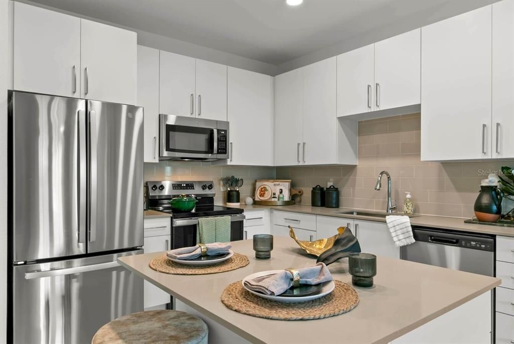 For Rent: $1,356 (1 beds, 1 baths, 807 Square Feet)