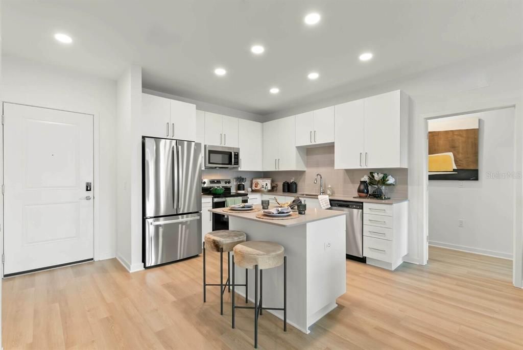For Rent: $1,356 (1 beds, 1 baths, 807 Square Feet)