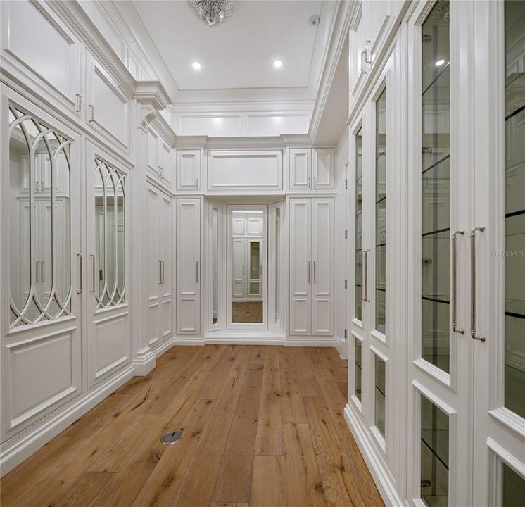 For Sale: $8,800,000 (4 beds, 6 baths, 7760 Square Feet)