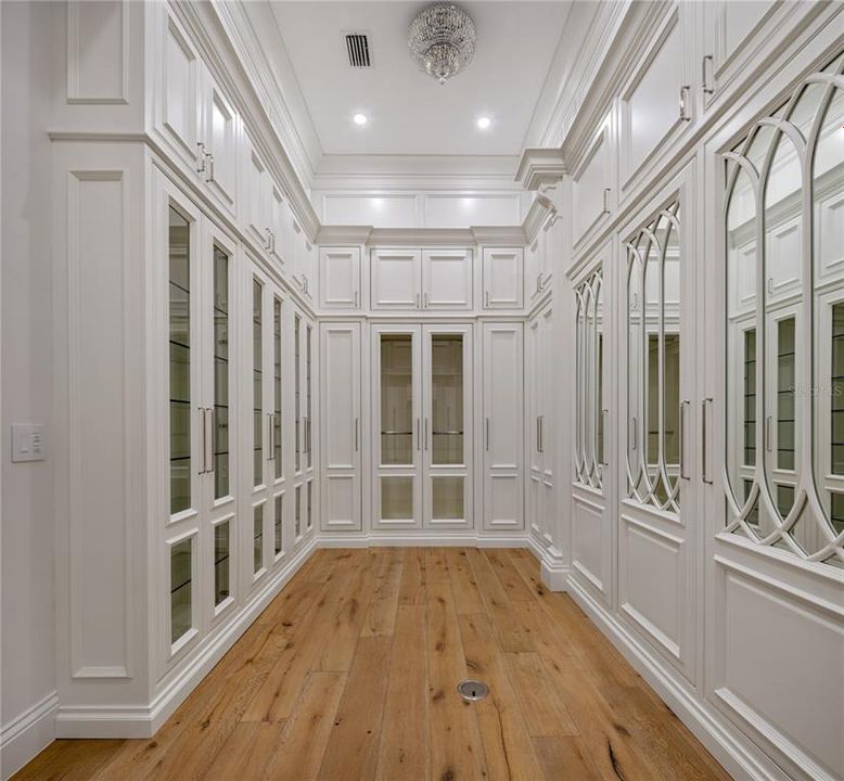 For Sale: $8,800,000 (4 beds, 6 baths, 7760 Square Feet)