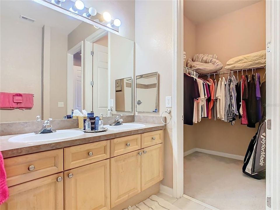 Active With Contract: $200,000 (4 beds, 2 baths, 1688 Square Feet)