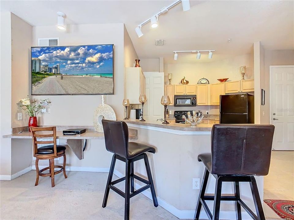 Active With Contract: $200,000 (4 beds, 2 baths, 1688 Square Feet)