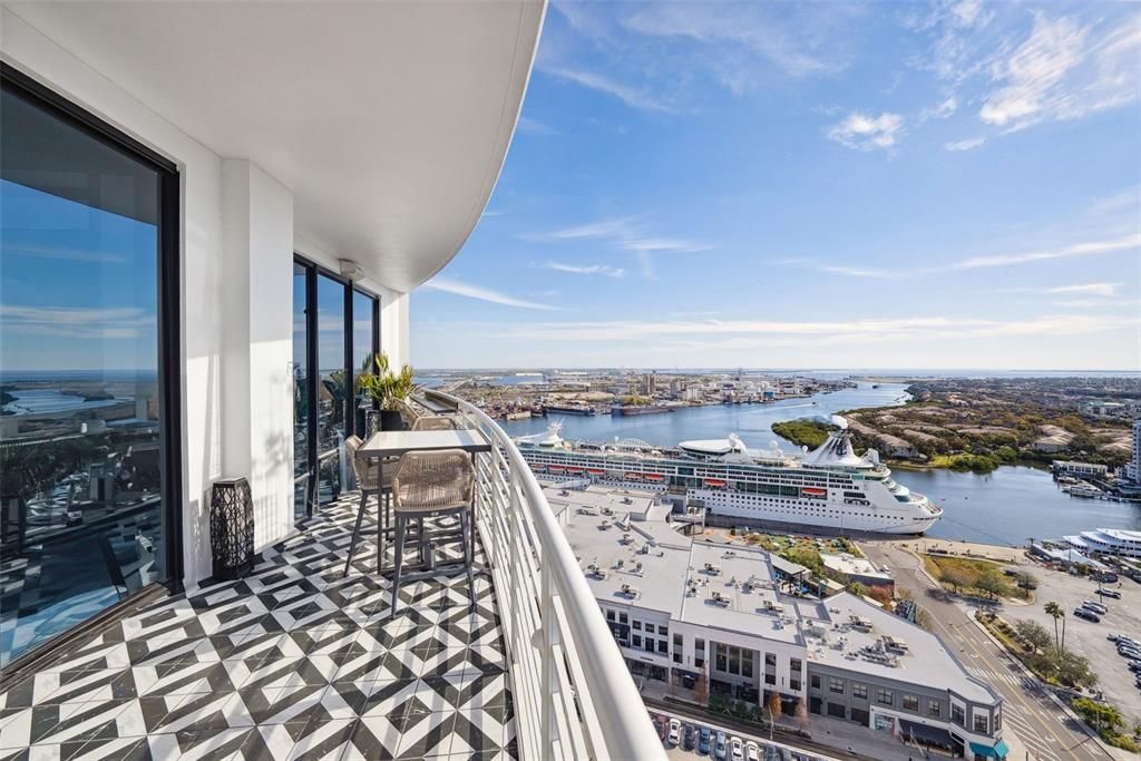 For Rent: $14,500 (3 beds, 3 baths, 2885 Square Feet)