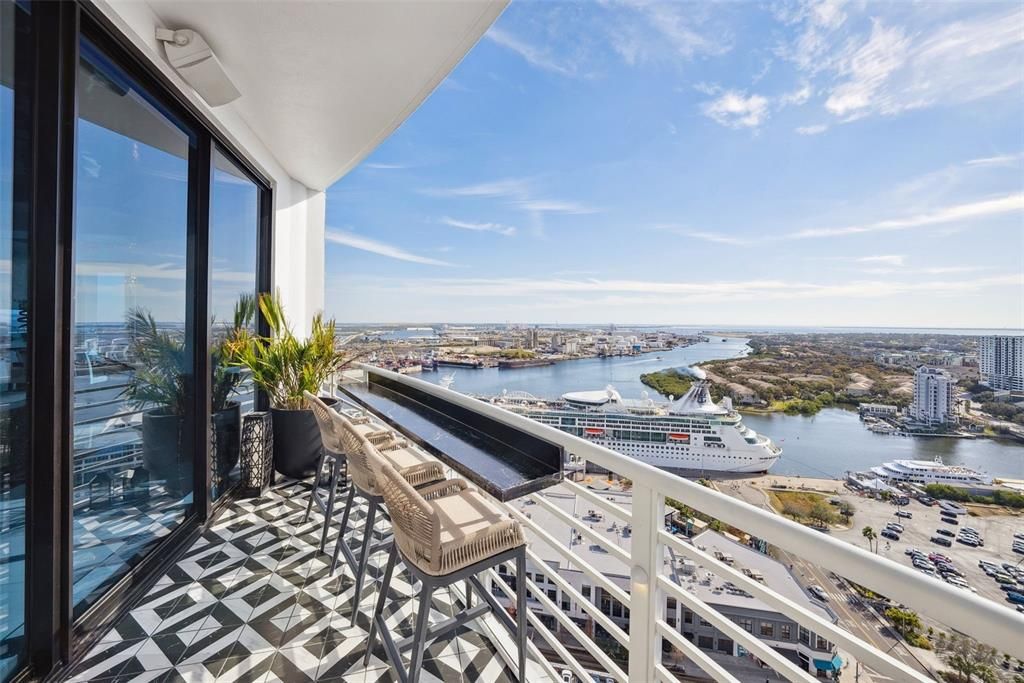 For Rent: $14,500 (3 beds, 3 baths, 2885 Square Feet)