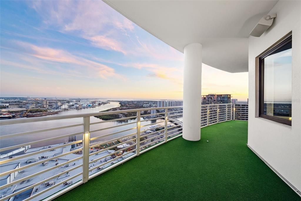 For Rent: $14,500 (3 beds, 3 baths, 2885 Square Feet)