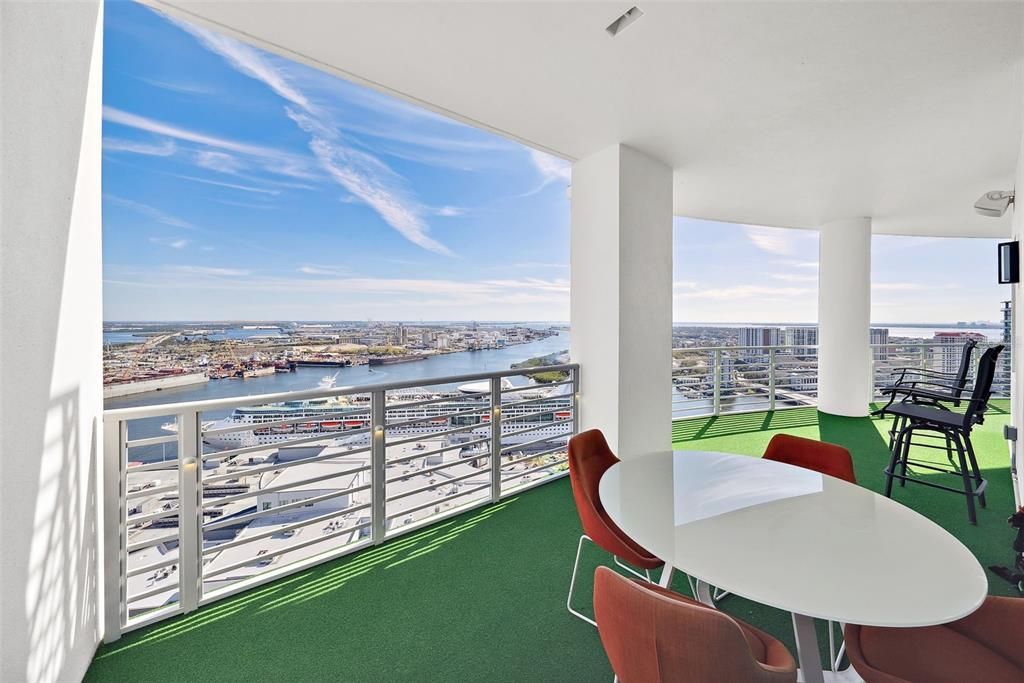 For Rent: $14,500 (3 beds, 3 baths, 2885 Square Feet)