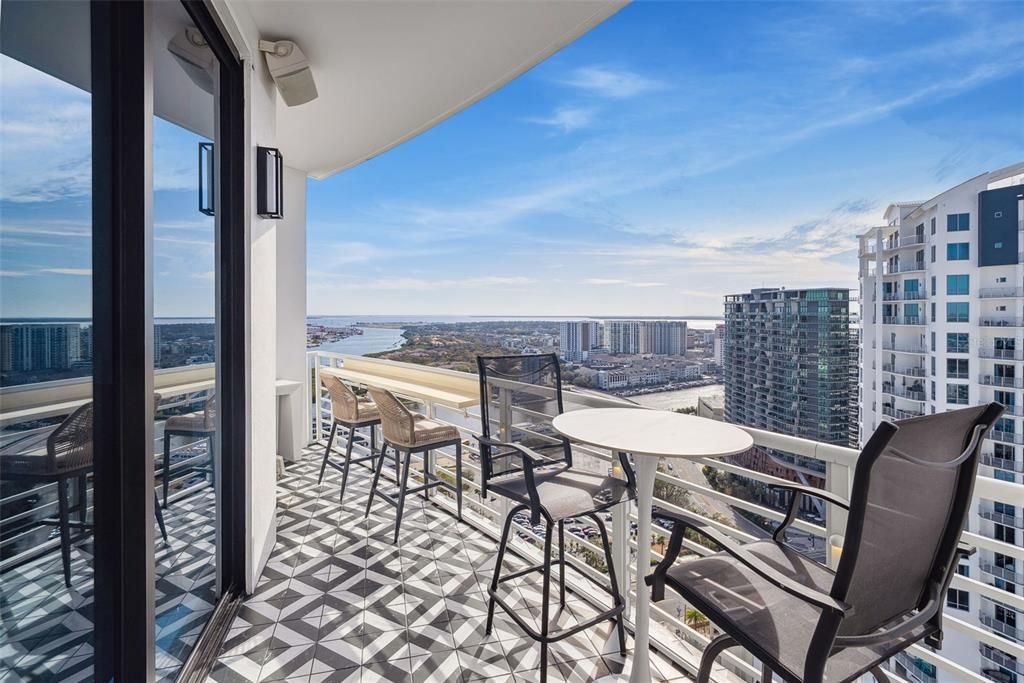 For Rent: $14,500 (3 beds, 3 baths, 2885 Square Feet)