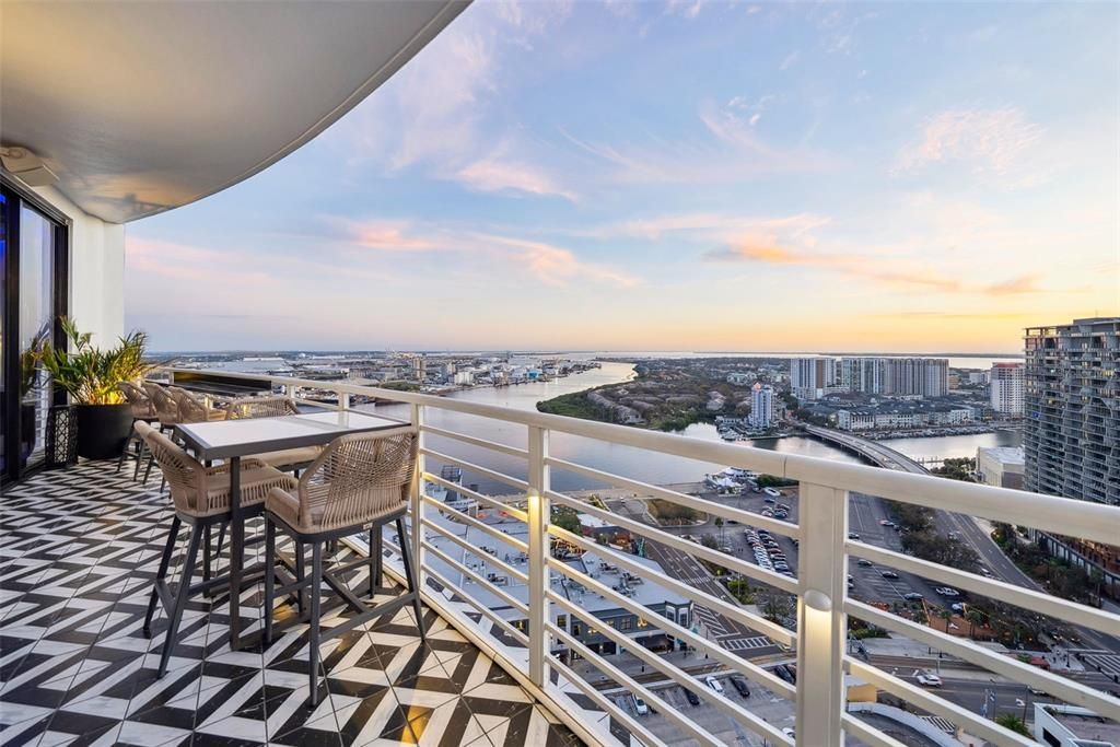 For Rent: $14,500 (3 beds, 3 baths, 2885 Square Feet)