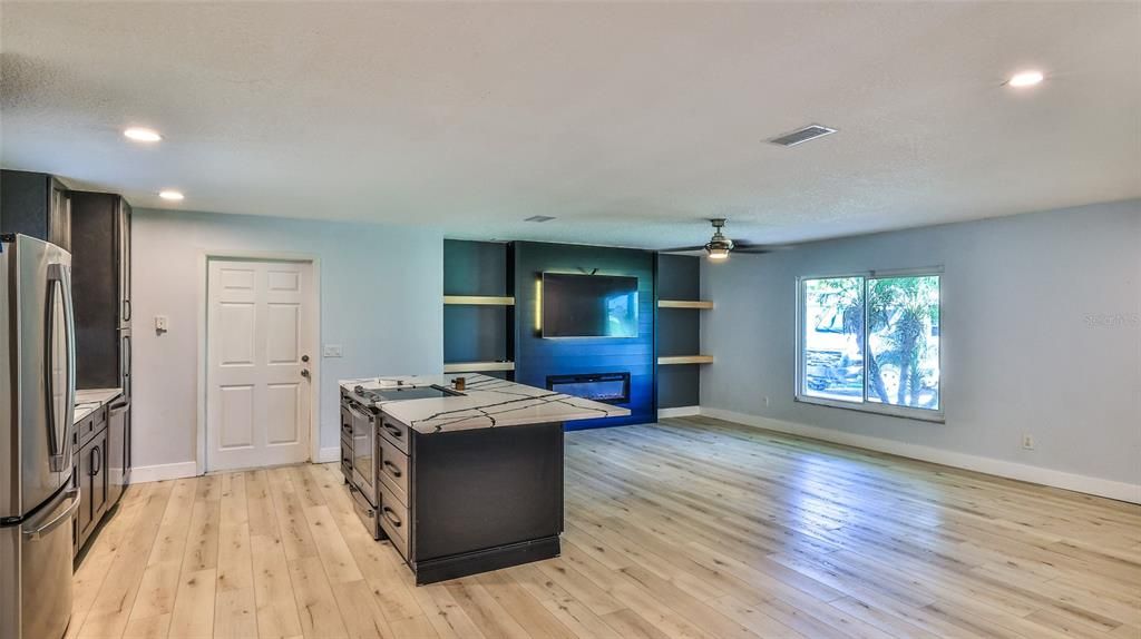 For Sale: $324,400 (3 beds, 2 baths, 2025 Square Feet)