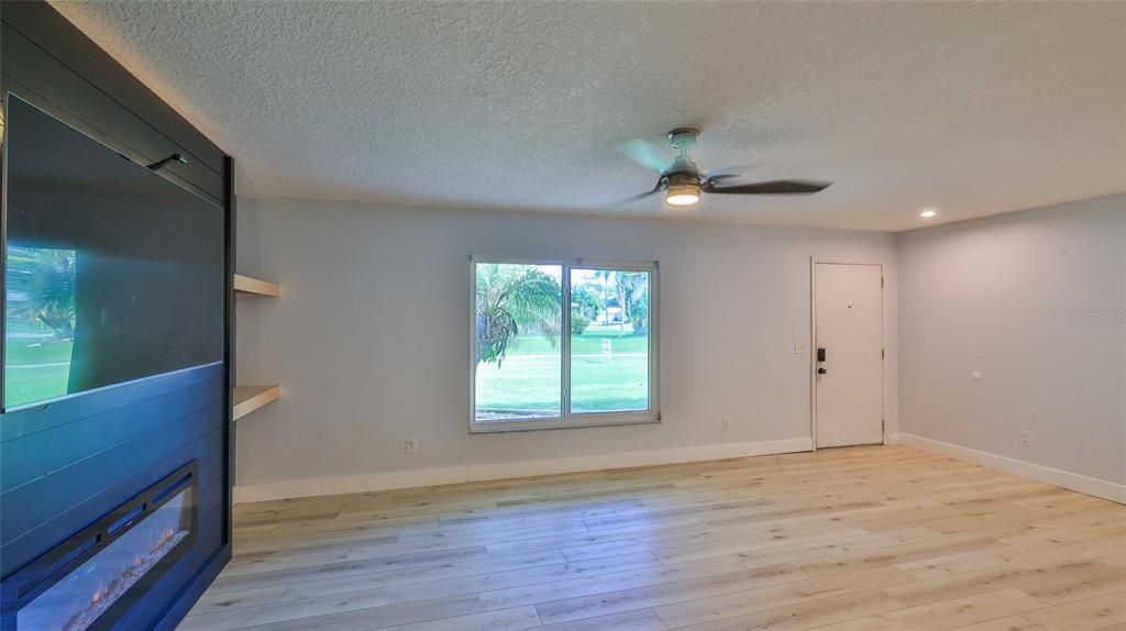 For Sale: $324,400 (3 beds, 2 baths, 2025 Square Feet)