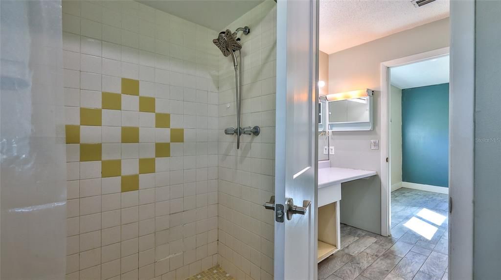 For Sale: $324,400 (3 beds, 2 baths, 2025 Square Feet)