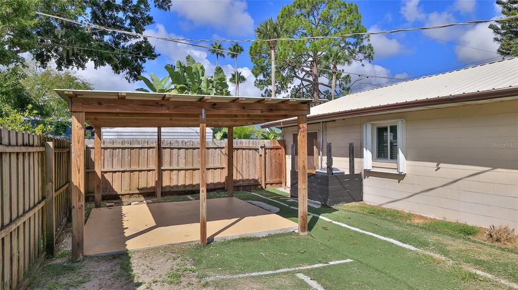 For Sale: $324,400 (3 beds, 2 baths, 2025 Square Feet)