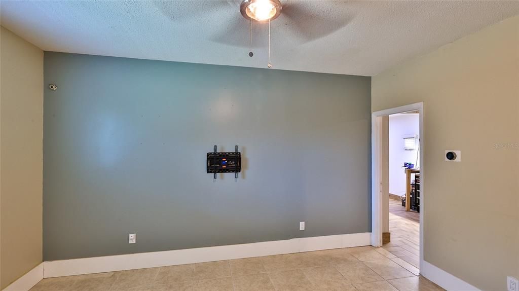 For Sale: $324,400 (3 beds, 2 baths, 2025 Square Feet)