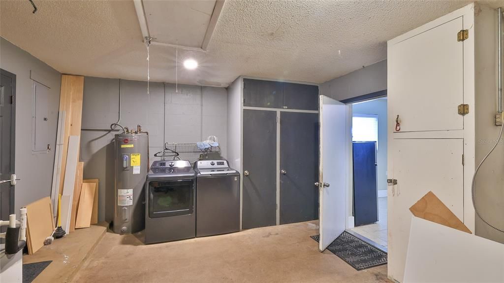 For Sale: $324,400 (3 beds, 2 baths, 2025 Square Feet)