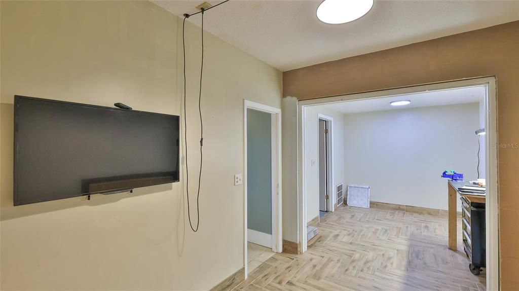 For Sale: $324,400 (3 beds, 2 baths, 2025 Square Feet)